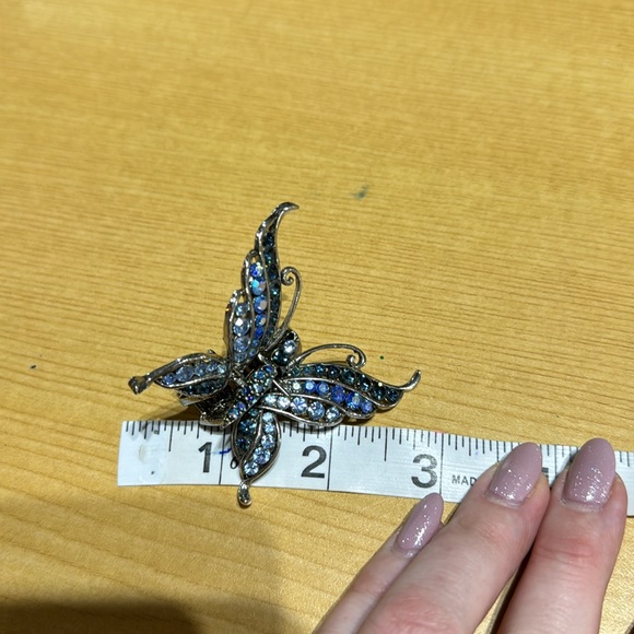 Gemmed Butterfly Claw Clip - Picture 4 of 4